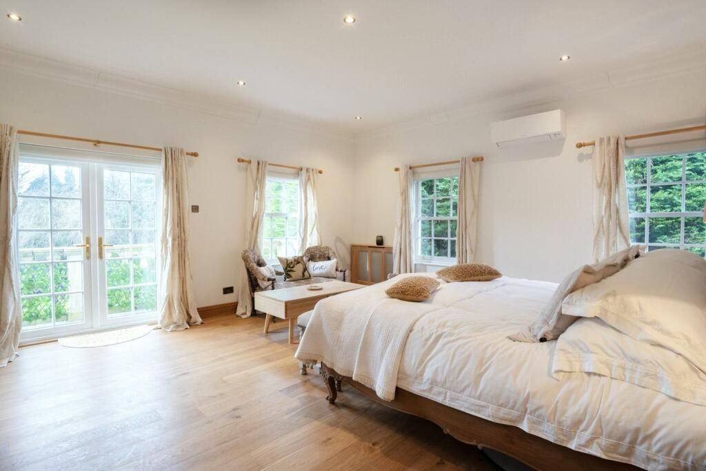 Property photo 1 of 2