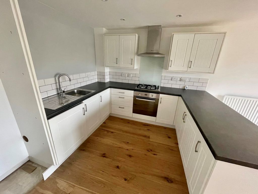 Property photo 2 of 6 Kitchen