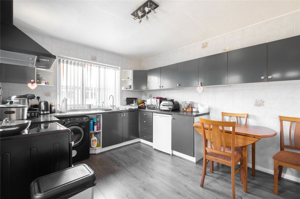 Property photo 3 of 14 Breakfast Kitchen