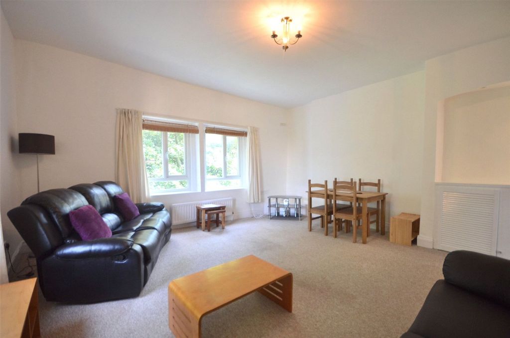 Property photo 2 of 12 Lounge