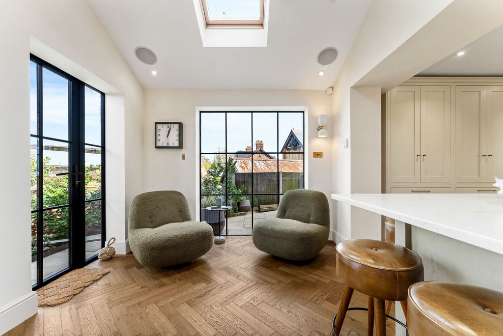 Property photo 3 of 38