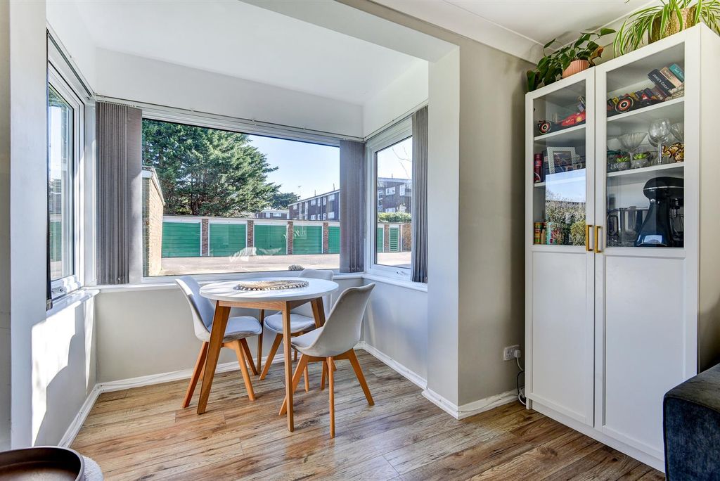 Property photo 3 of 16 For Sale By Aspire Residential | Essex Court