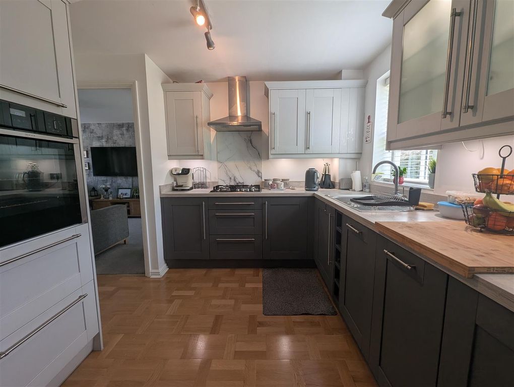 Property photo 3 of 16 Kitchen