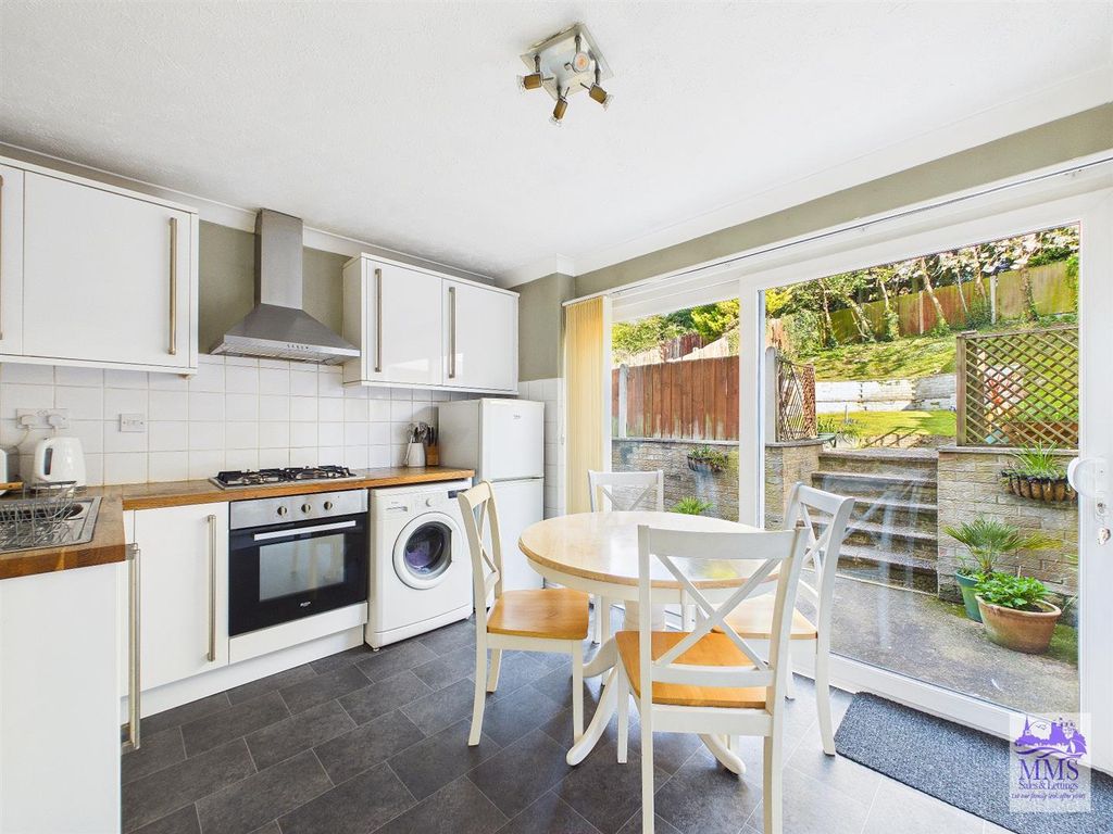 Property photo 2 of 17 Cam04098G0-Pr0195-Still007.Jpg