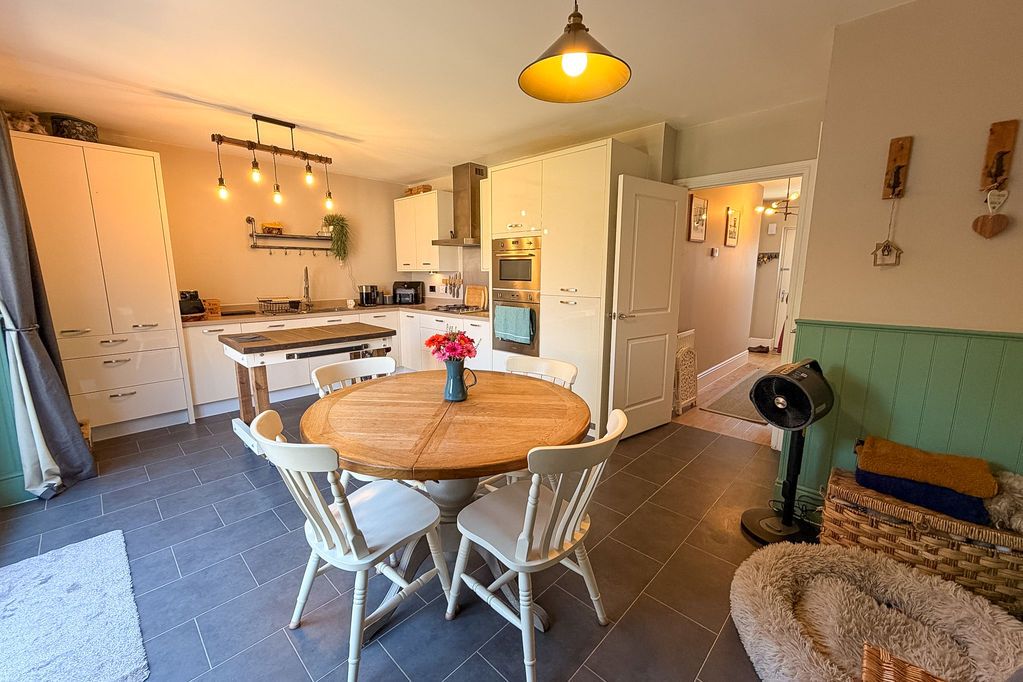 Property photo 3 of 21 Kitchen / Dining Room