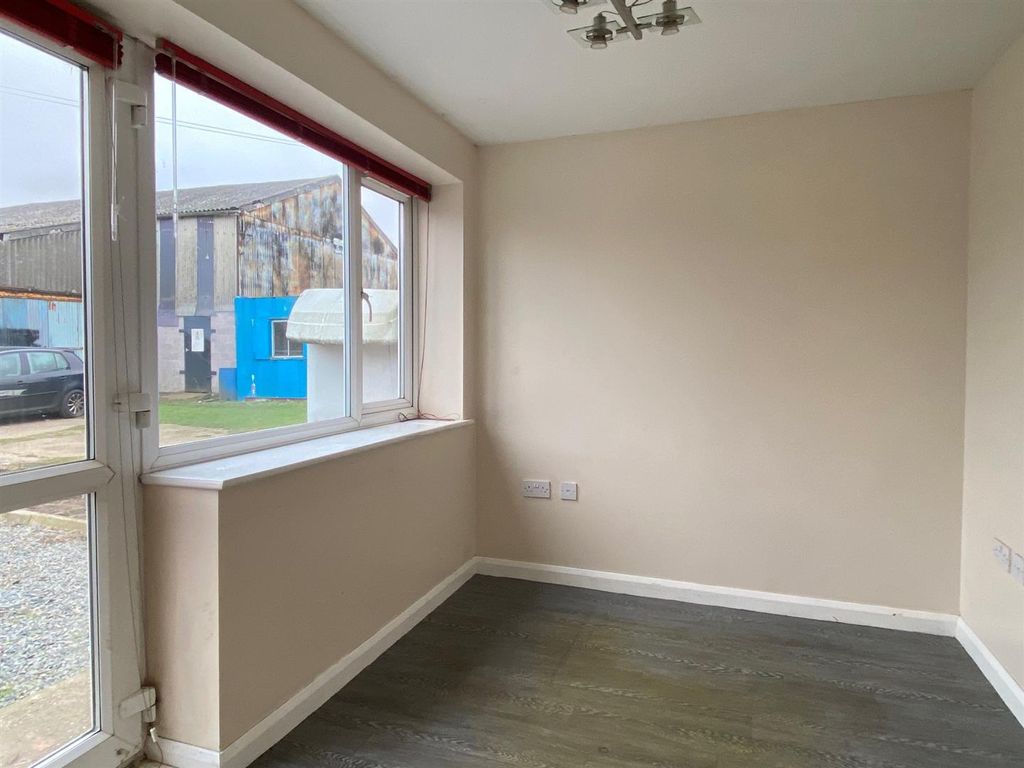 Property photo 2 of 3