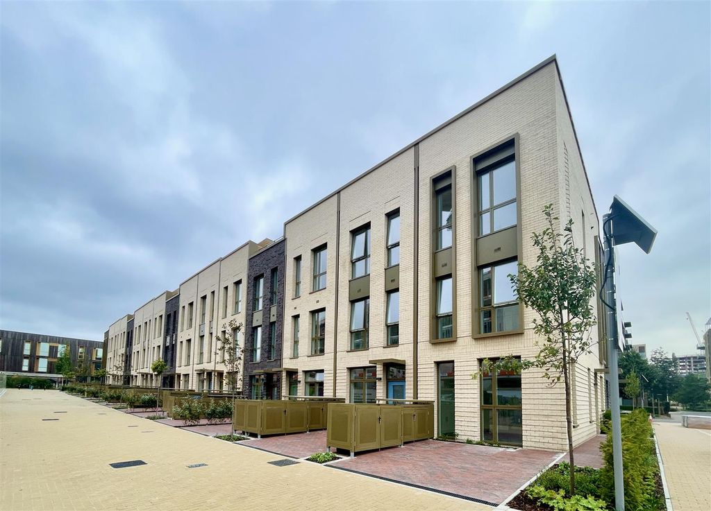 Property photo 3 of 6 Terraced Houses - Kidbrooke Village - Property For