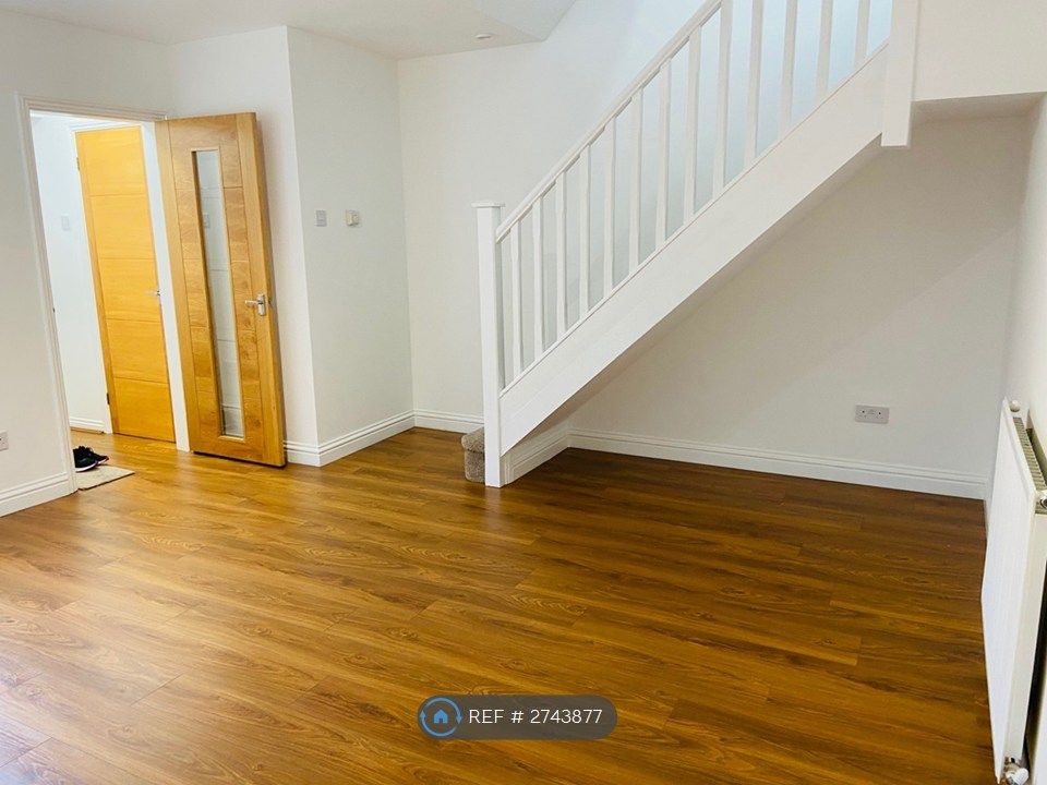 Property photo 2 of 11 Lounge