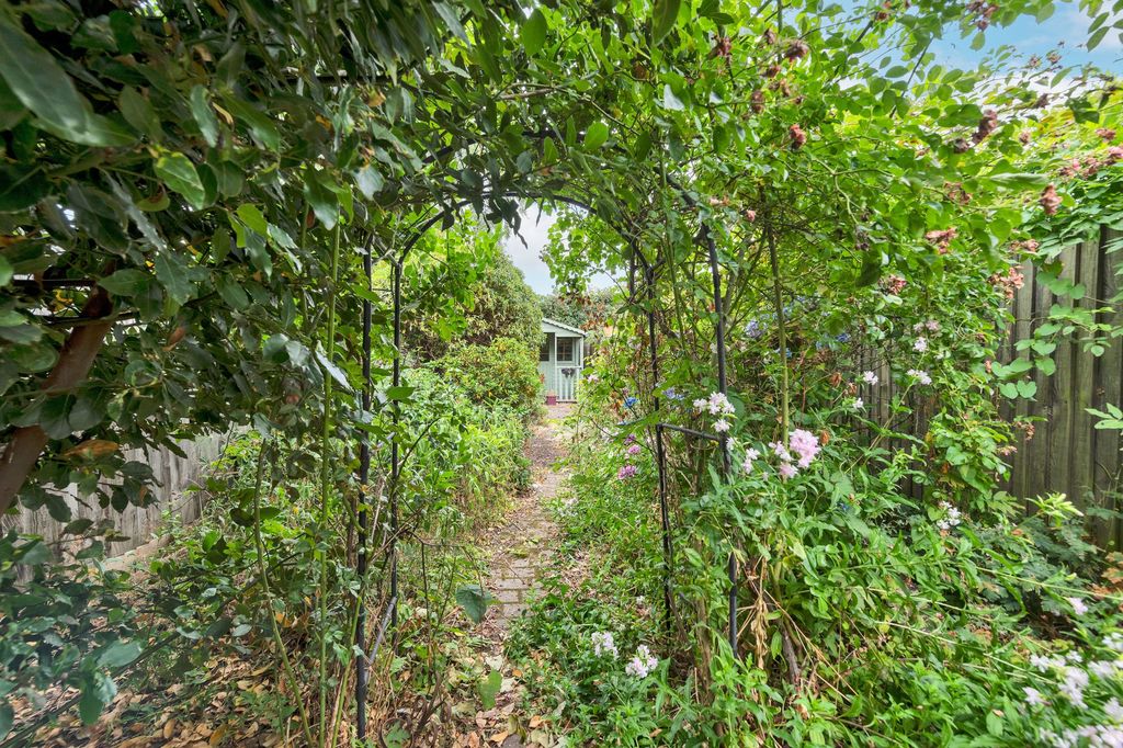 Property photo 3 of 11