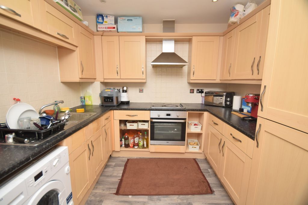 Property photo 2 of 6 Kitchen