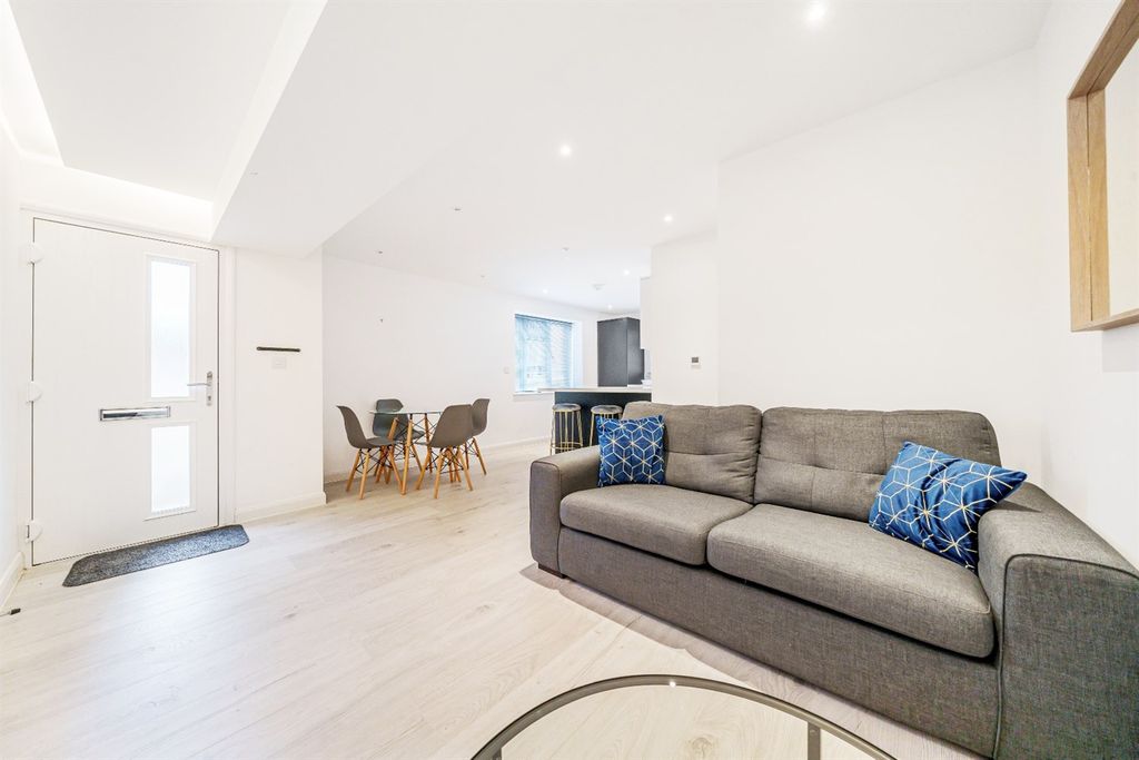 Property photo 2 of 9 Living Area