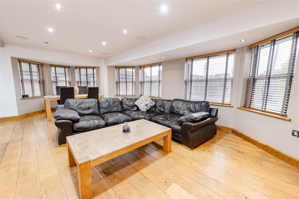 Property photo 3 of 33 Brackley-7.Jpg