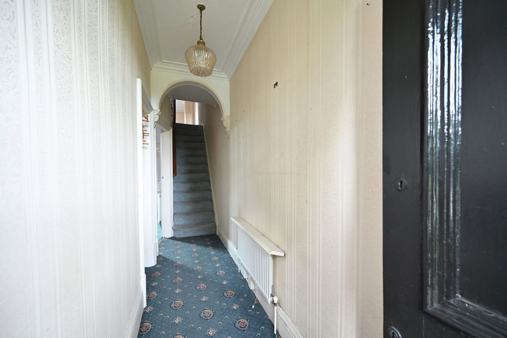 Property photo 2 of 23