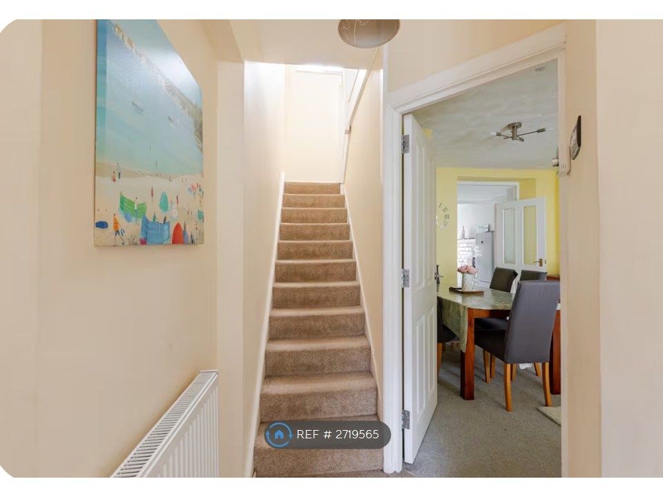 Property photo 3 of 18 Hallway