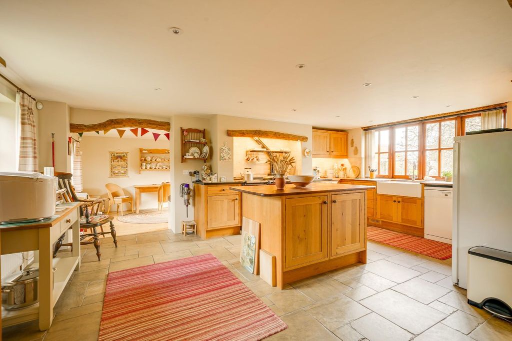 Property photo 3 of 38