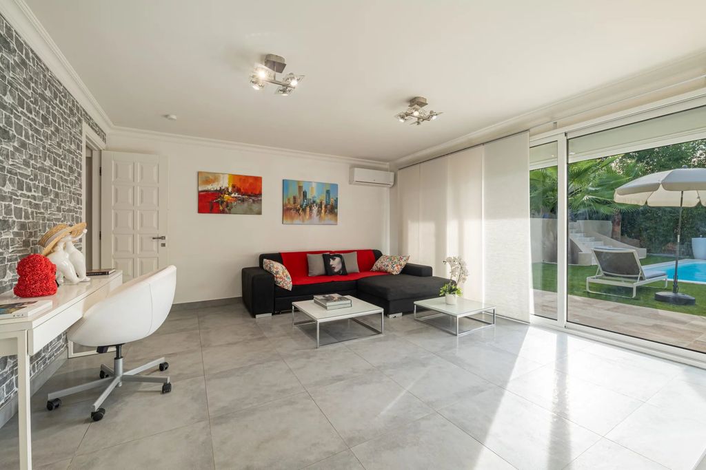 Property photo 2 of 24