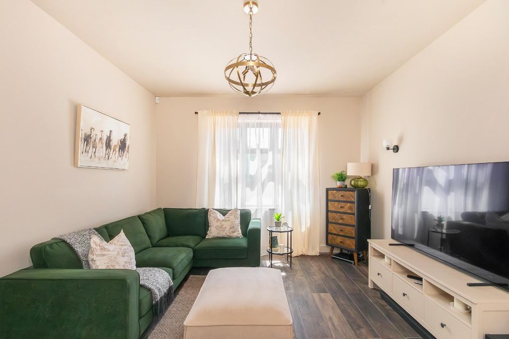 Property photo 3 of 46 3C5Lby - Lounge B.Jpg