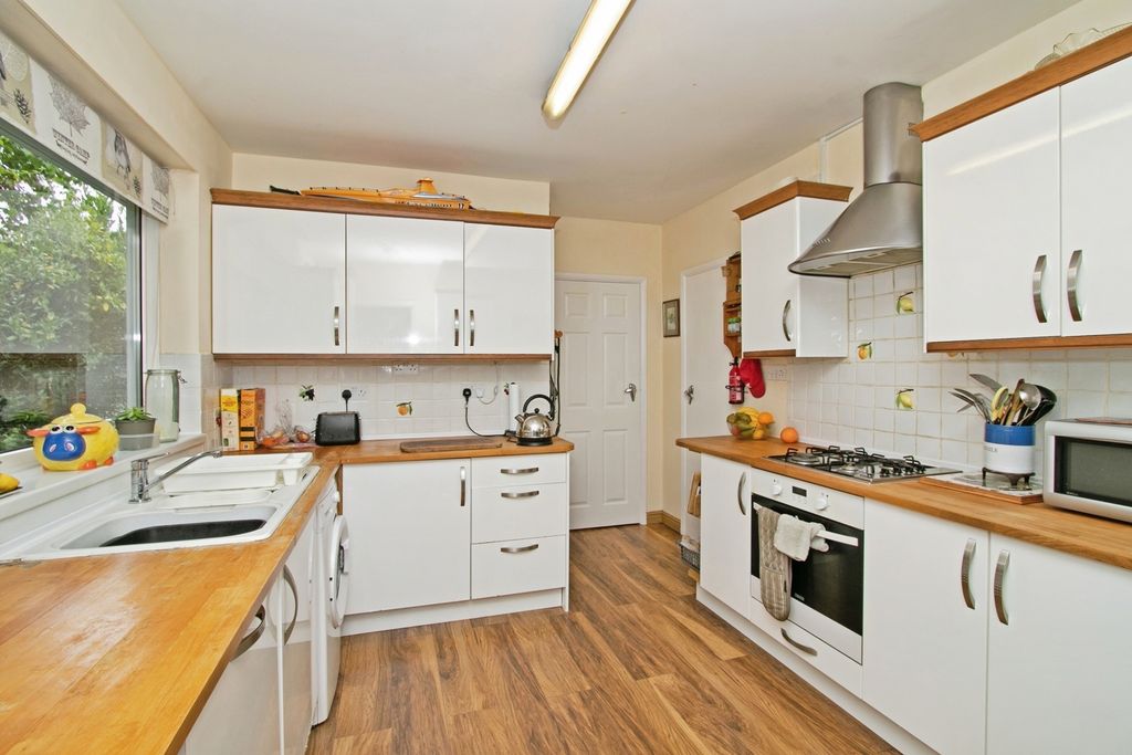 Property photo 2 of 15 Breakfast Kitchen