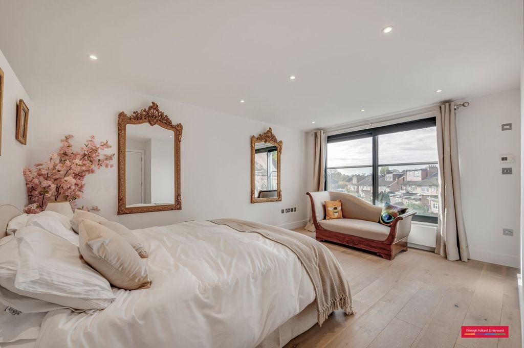 Property photo 2 of 17 Picture No. 63