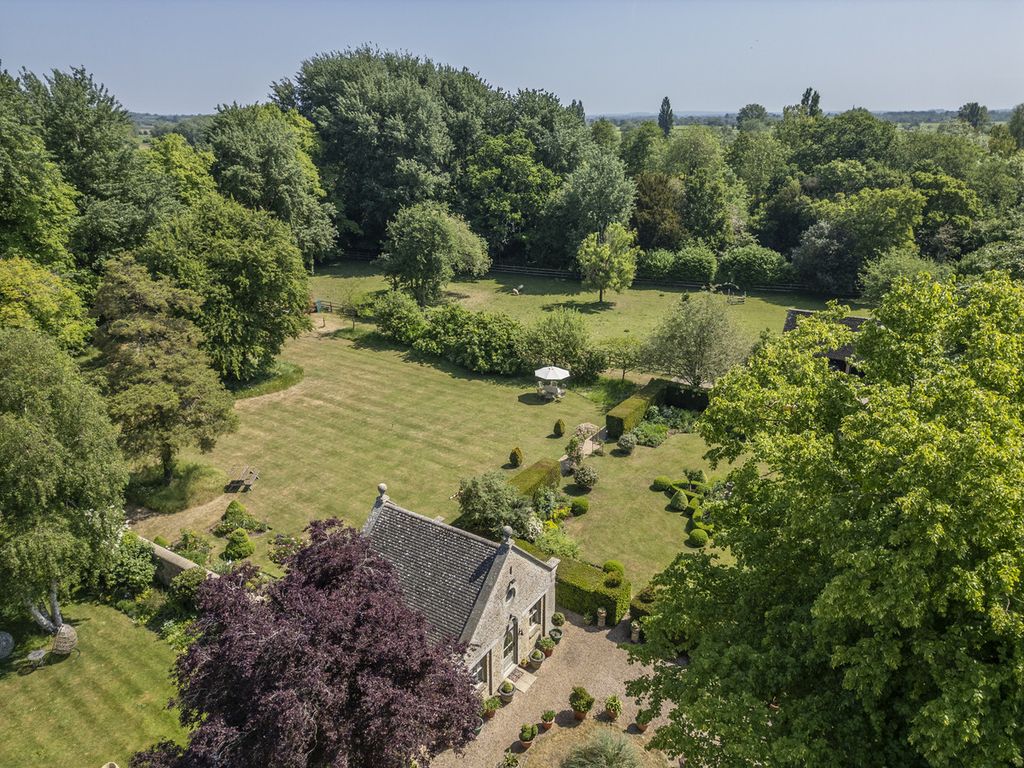 Property photo 2 of 39