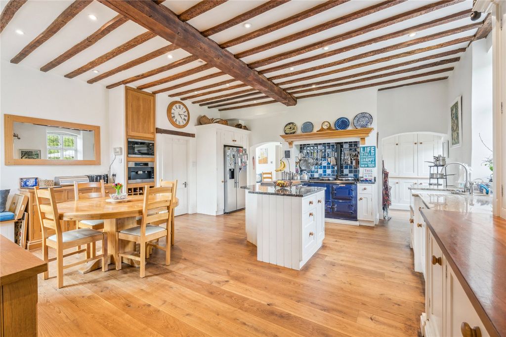 Property photo 3 of 35 Kitchen/Breakfast