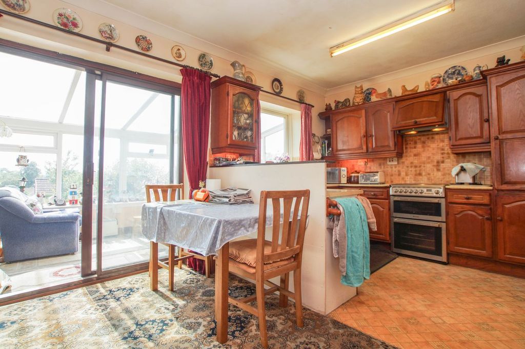 Property photo 3 of 22 Dining Kitchen