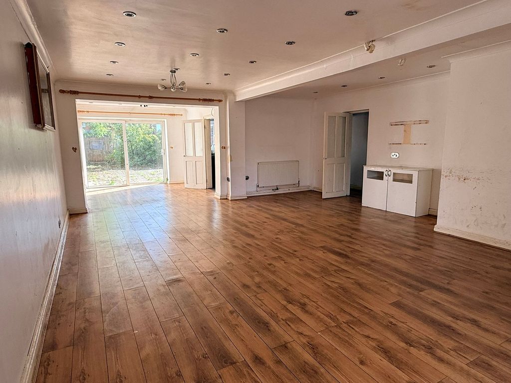Property photo 2 of 21