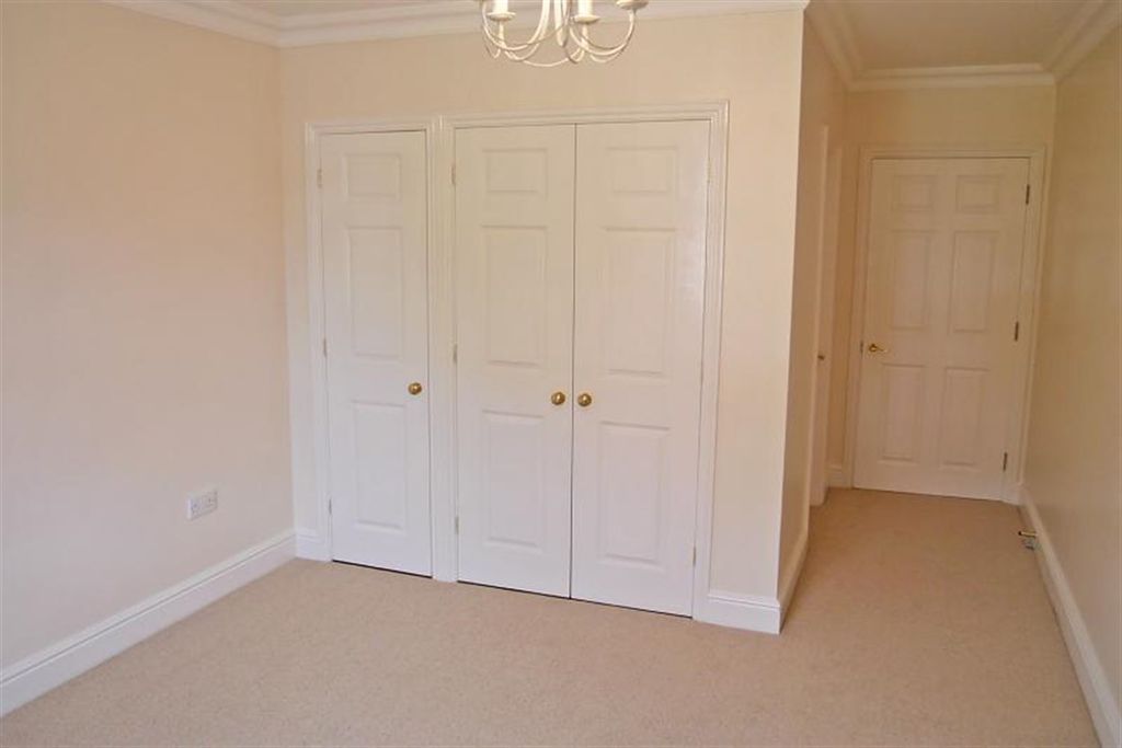 Additional image 7 of 2 bed flat to rent5 Potters Place, Horsham, West Sussex RH12