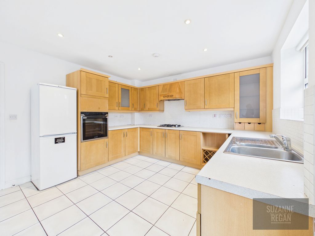 Property photo 3 of 19 Kitcehn