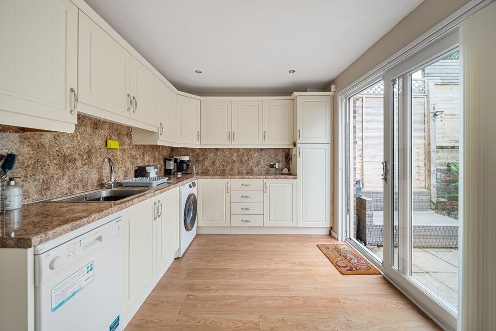 Property photo 2 of 15 4446562
