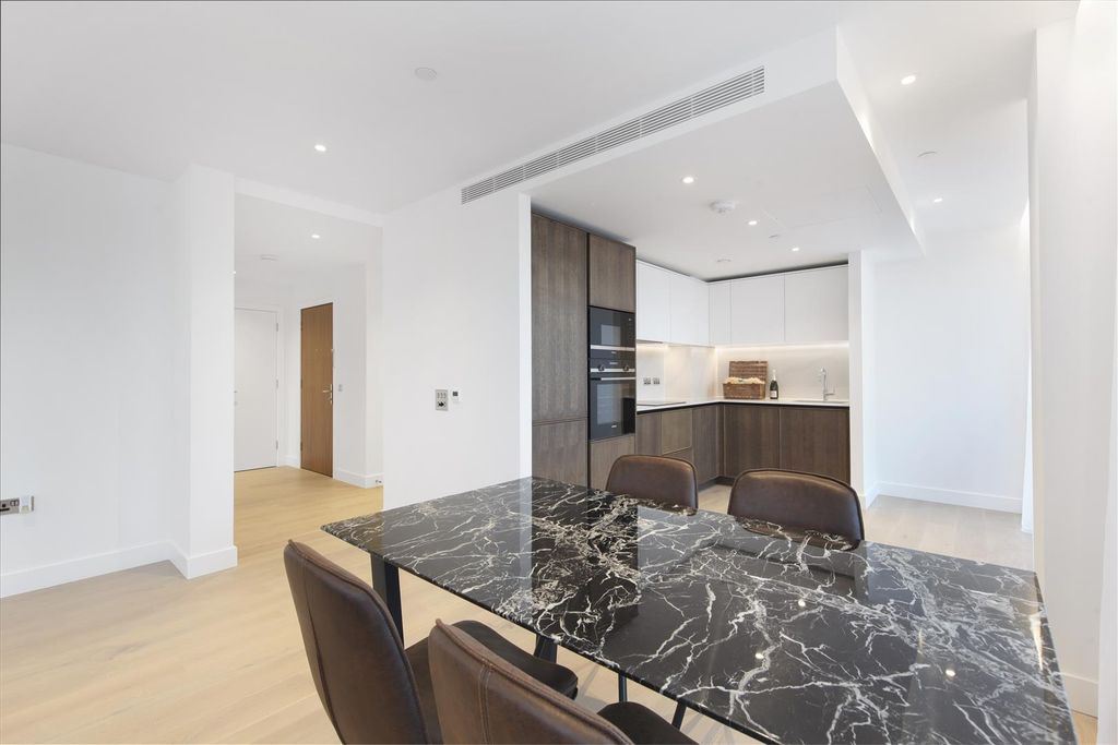 Property photo 2 of 15 Flat 13, Watermark House - Iyduuheem7Ep3Udulqnl.Jp