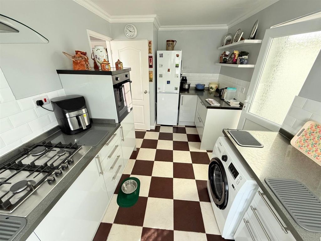 Property photo 3 of 13 Kitchen
