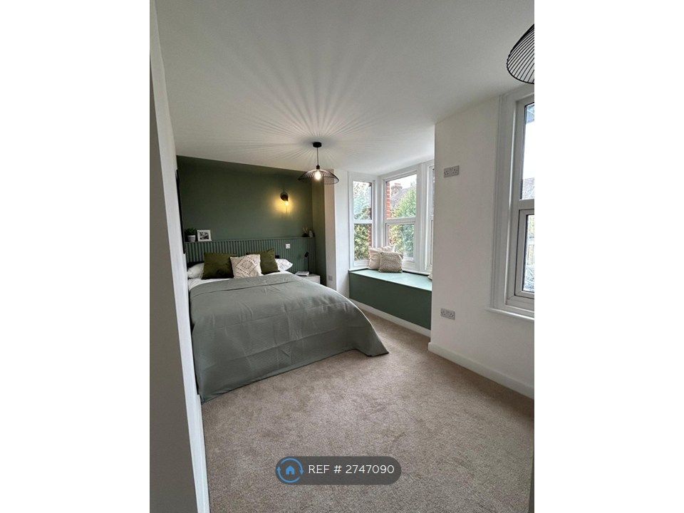 Property photo 1 of 11 Ensuite Room 1