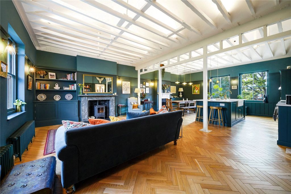 Property photo 1 of 38 Picture No. 43