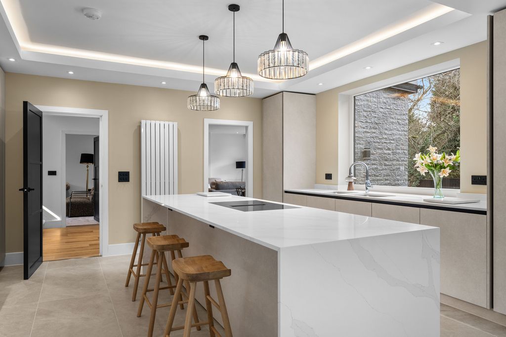 Property photo 3 of 28