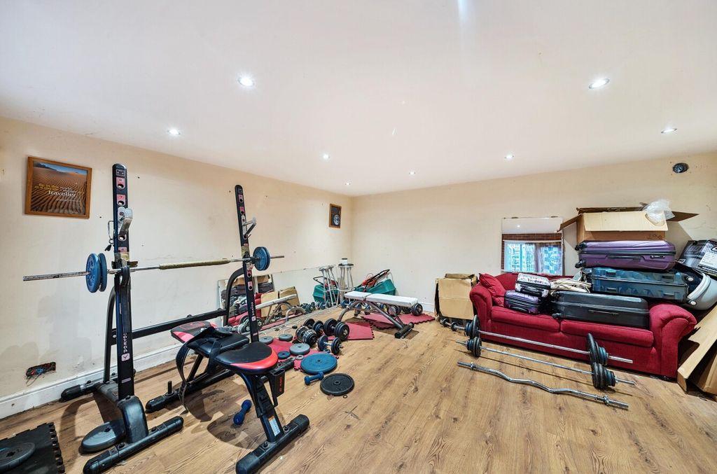 Property photo 3 of 18