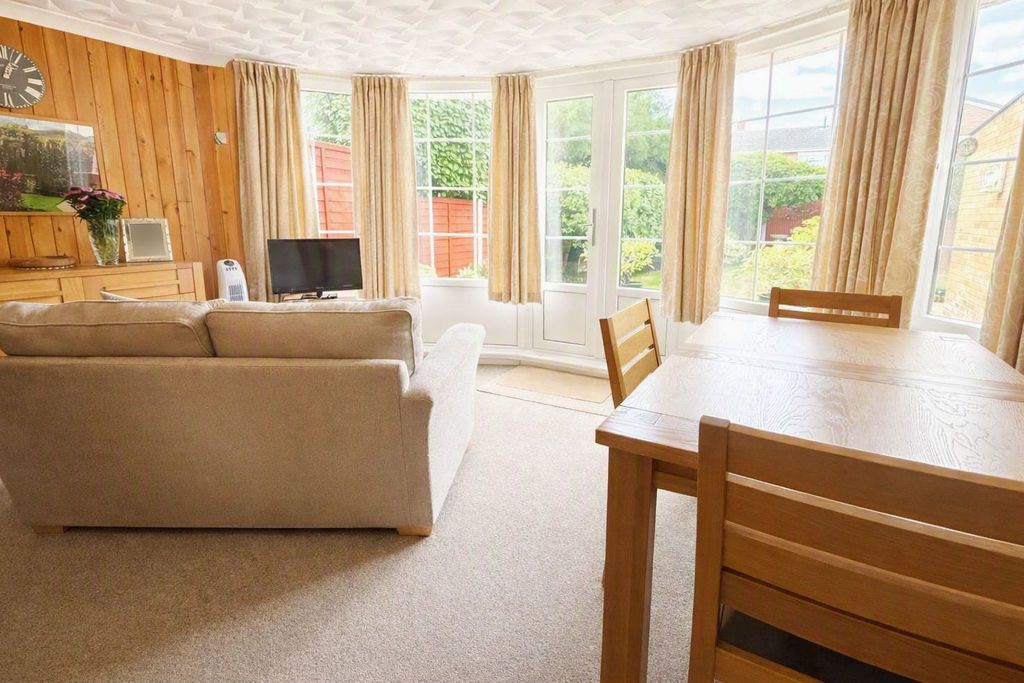 Property photo 3 of 15 Sitting Room