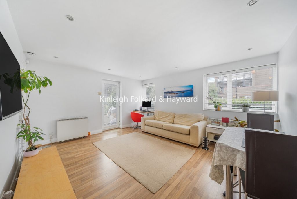 Property photo 2 of 7 6c6d989c-Ecec-4d6c-8