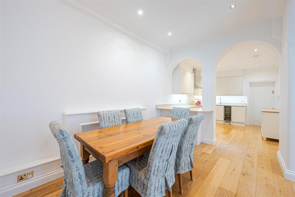 Property photo 2 of 13 Harrington Gardens 1_75 2024-4.Jpg
