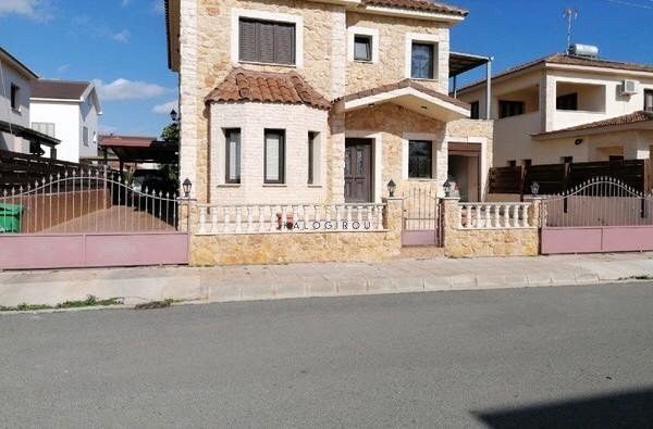 Property photo 1 of 8