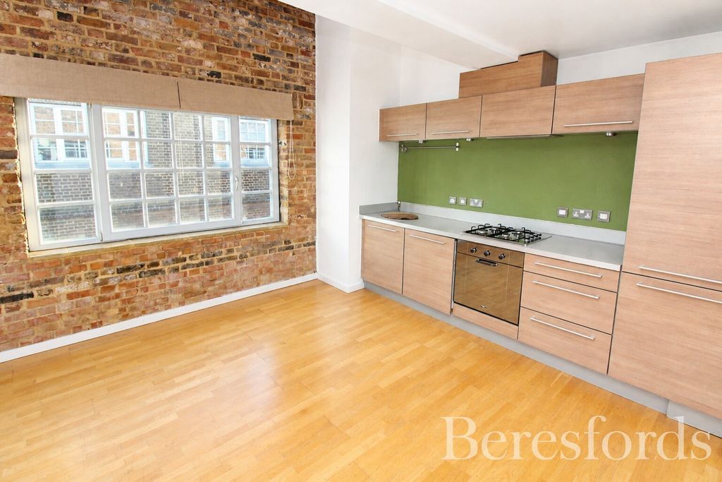 Property photo 3 of 7 Kitchen