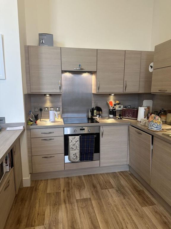 Property photo 3 of 17 Kitchen