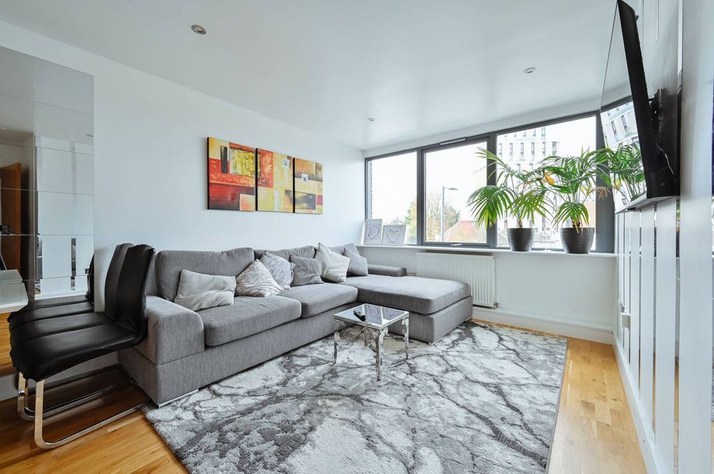 Property photo 2 of 12