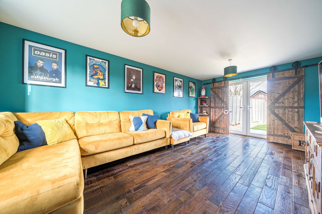 Property photo 2 of 25 Lounge