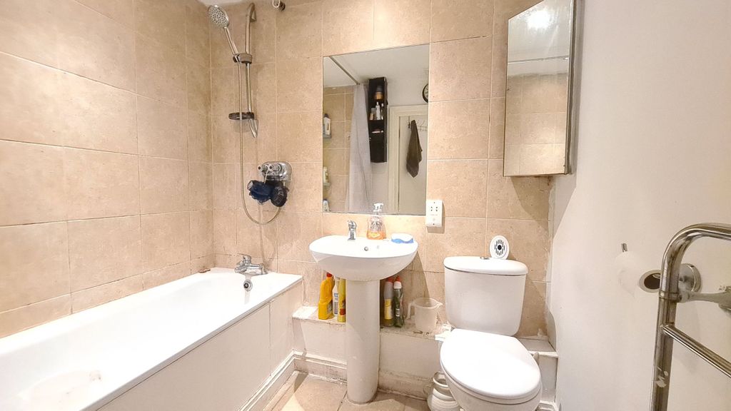 Property photo 3 of 5