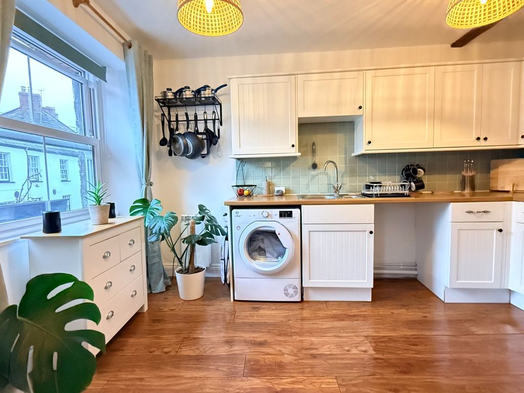 Property photo 3 of 10 Seddons Bampton