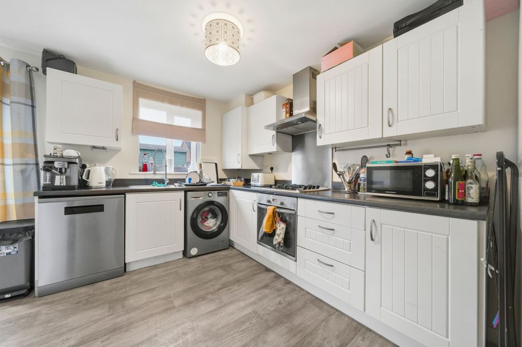 Property photo 2 of 21