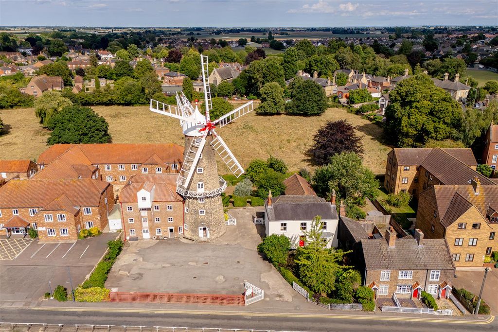 Property photo 1 of 64 Maud Foster Mill (Boston)-6.Jpg