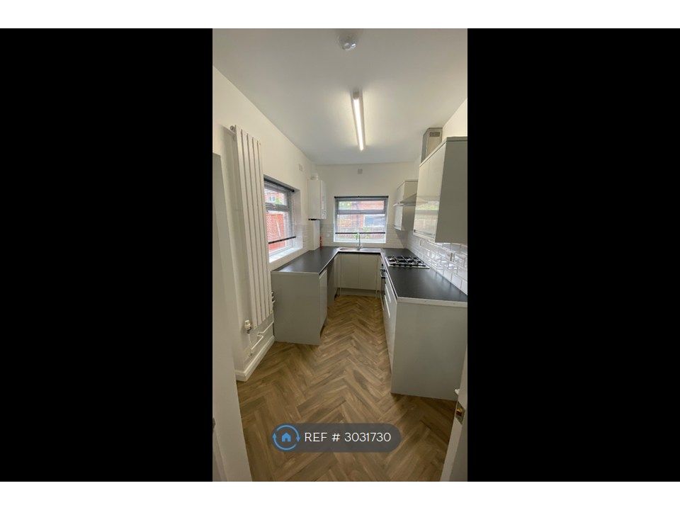 Property photo 1 of 7 Kitchen. New Gas Cooking Hob And Oven