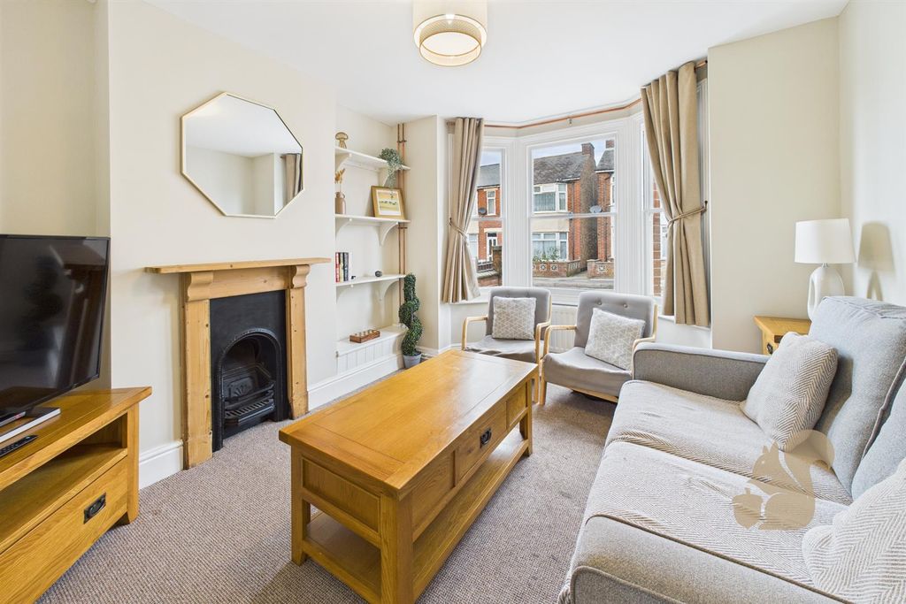 Property photo 2 of 23 Lounge